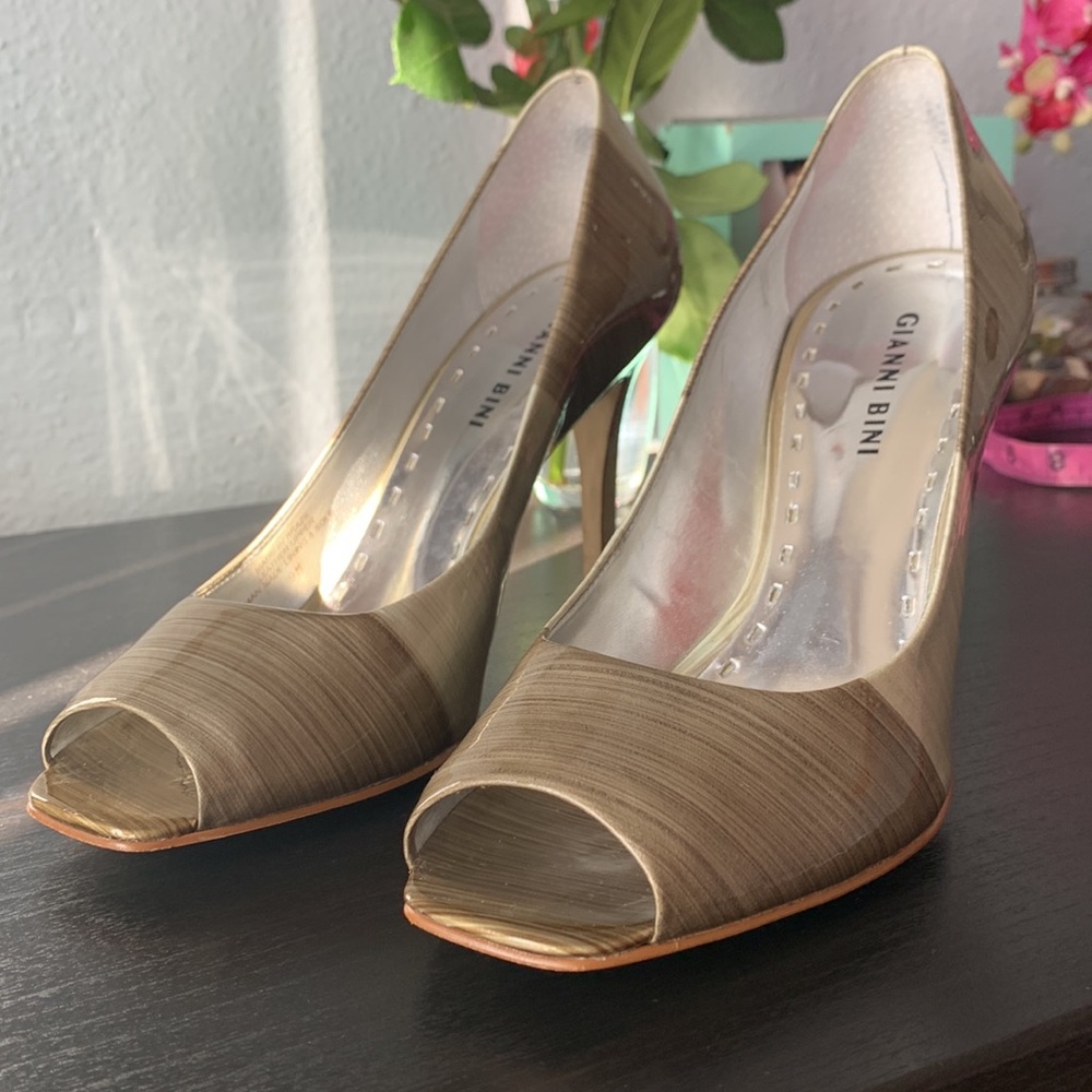 Gianni Bini Silver Pat Heels